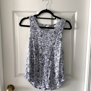 Athleta yoga/exercise loose fitting top. Cut out in back. Size medium.